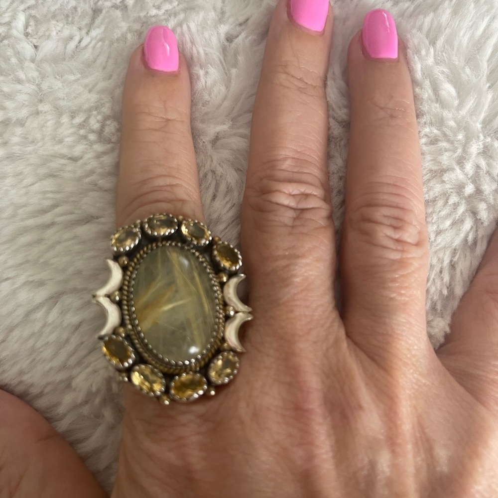 Ring : golden rutilated and citrine cluster. Adjustable. Full silver back .